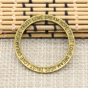 10 peças de pingentes circulares com letras "Love Dream Hope Trust" de 35 mm, acessórios de ornamento de bronze para fazer joias, material de base para artesanato feito à mão