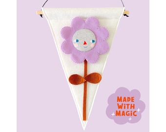 Daisy pennant banner - lilac smiley