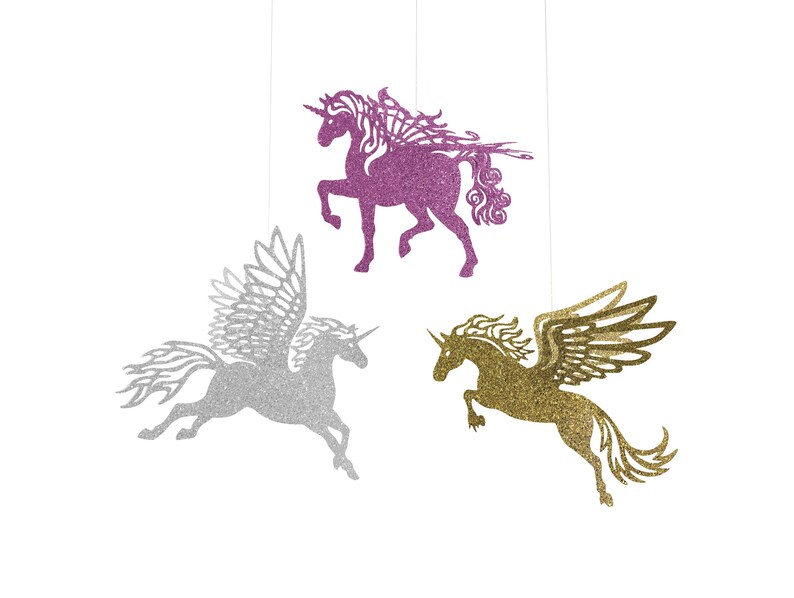 Alternatieve kleuren voor de vliegende eenhoorns zijn bijvoorbeeld glitterpapier roze, goud of zilver.