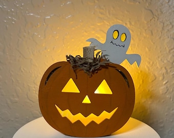 Jack-O-Lantern shelf decor