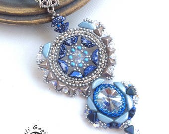 Blaue Perlen Anhänger mit Swarovski Kristallen