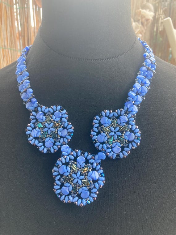 Elegant Blue Floral Necklace Blue Flower Power Crystal Daisy Necklace and Earring Set  main image 4