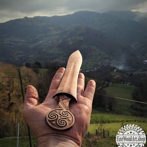 Segnapagina Segnalibro Portapagina Libro Accessori per la lettura Spada in legno Vichingo Trisquel Lavorazione del legno Accessori per decorazioni in legno Simbolo celtico