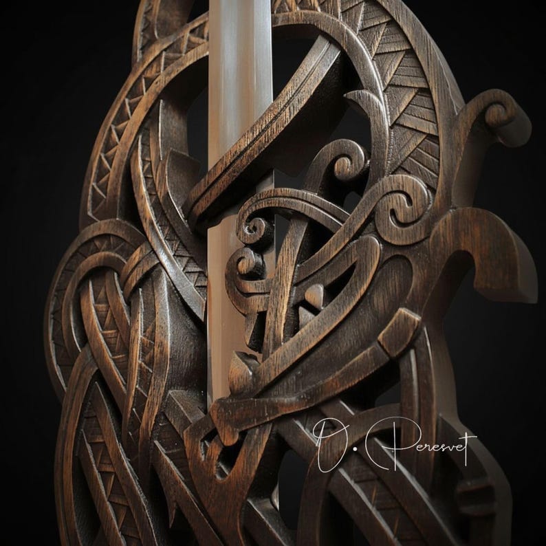 BLACK FAFNIR: met de hand gesneden Viking-slangenzwaardtroon – hoge dichtheid hardhouten wanddisplay van museumkwaliteit afbeelding 12