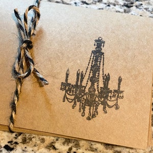 Tarjetas Chandelier estampadas a mano en papel Kraft, juego de 5 con sobres, interior en blanco