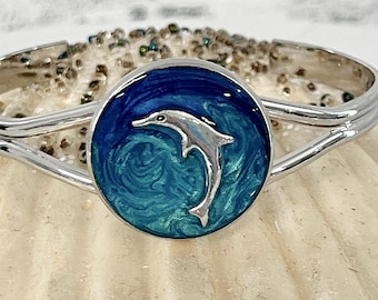 Bracelet manchette dauphin côtier, bracelet manchette breloque dauphin de plage, bracelet manchette fendu,