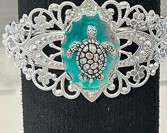 Coastal Turtle Fancy Cuff Bracelet, Beachy Silver Sea Turtle Charm Cuff Bracelet, Split Cuff Bracelet,