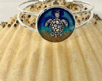 Coastal Turtle Cuff Bracelet, Beachy Silver Sea Turtle Charm Cuff Bracelet, Split Cuff Bracelet,