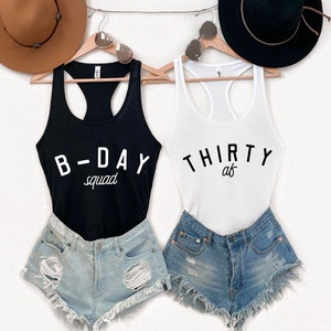 30th birthday party shirts. Thirty AF, b-day squad tanks, Tshirts. Shirts for thirtieth bday party. 30th birthday gift for her. Birthday tee afbeelding 1
