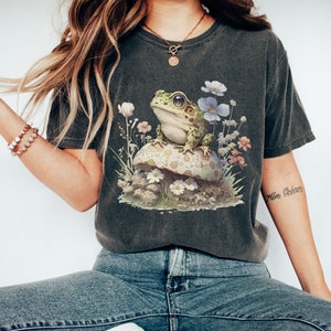 Comfort Colors cottagecore frog, aesthetic shirt, cottagecore clothing, gift for her, Floral shirts, Mushroom Shirt, Vintage Classic