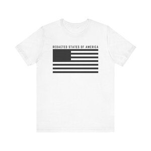 Redigierte Staaten von Amerika Flagge T-Shirt, Epstein Dateien Shirt, USA Flagge geschwärzt T-Shirt, minimalistische Politische Grafik Shirts, Unisex Protest T-Shirt Bild 8