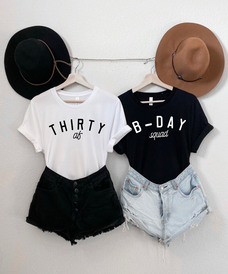 30th birthday party shirts. Thirty AF, b-day squad tanks, Tshirts. Shirts for thirtieth bday party. 30th birthday gift for her. Birthday tee afbeelding 3