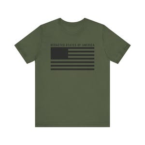 Redigierte Staaten von Amerika Flagge T-Shirt, Epstein Dateien Shirt, USA Flagge geschwärzt T-Shirt, minimalistische Politische Grafik Shirts, Unisex Protest T-Shirt Military Green