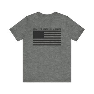Redigierte Staaten von Amerika Flagge T-Shirt, Epstein Dateien Shirt, USA Flagge geschwärzt T-Shirt, minimalistische Politische Grafik Shirts, Unisex Protest T-Shirt Bild 11