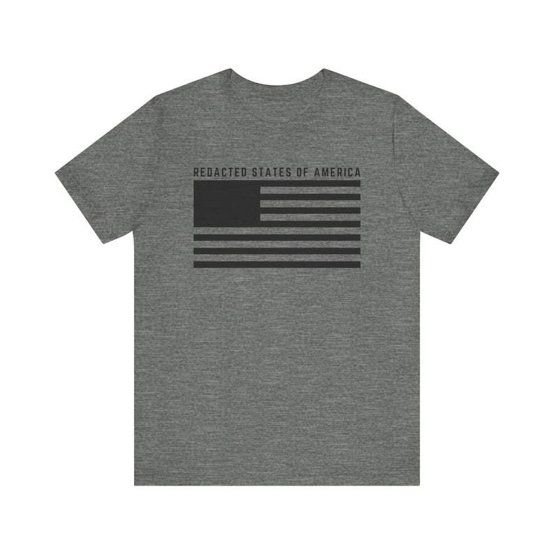 Redigierte Staaten von Amerika Flagge T-Shirt, Epstein Dateien Shirt, USA Flagge geschwärzt T-Shirt, minimalistische Politische Grafik Shirts, Unisex Protest T-Shirt Bild 11