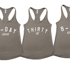 30th birthday party shirts. Thirty AF, b-day squad tanks, Tshirts. Shirts for thirtieth bday party. 30th birthday gift for her. Birthday tee afbeelding 5