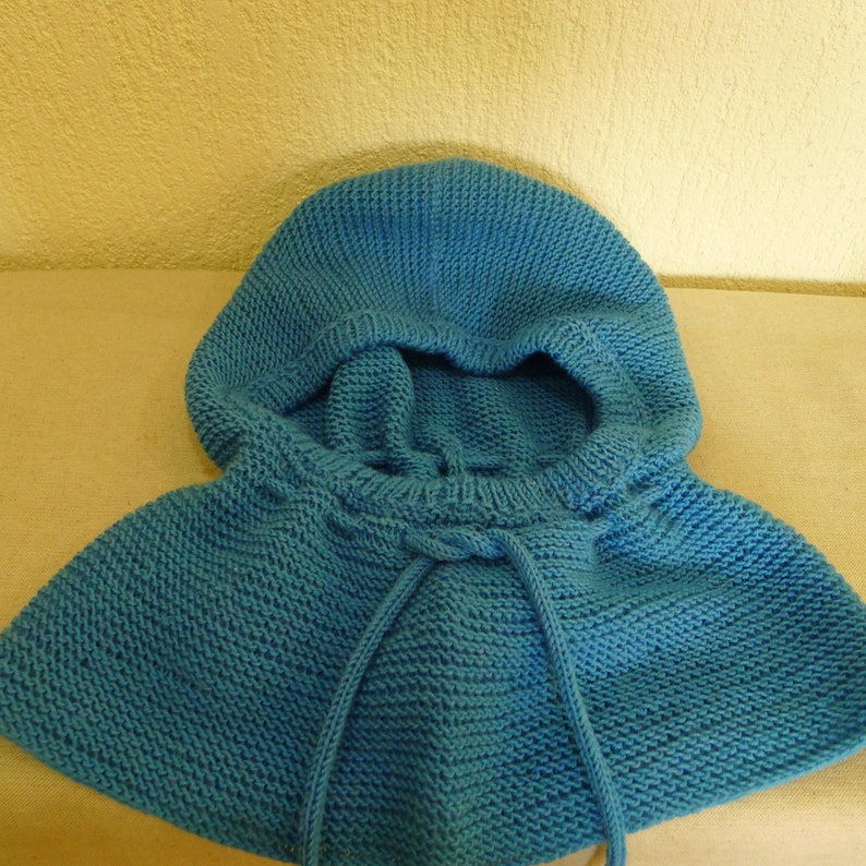 Hand knitted hoodbiggin.Natural wool