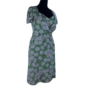 Vestido vintage de seda pura con estampado floral de Rena Lange de los años 80, verde y blanco, con cinturón (EU36 UK8 S)