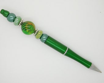 Stylo bille  fantaisie , stylo bille vert , stylo perle , cadeau femme, stylo personnalisé, création artisanale, stylo bijou d'écriture