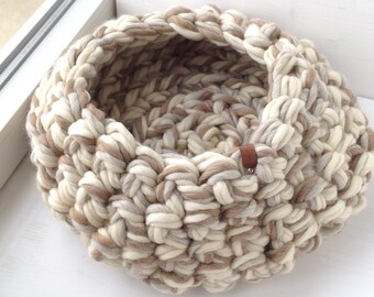 Large cat bed Crochet cat cave Wool cat bed Beige mix col.5509