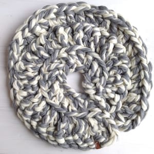 Falda de árbol de Navidad grande Faldas de árbol de crochet hechas a mano Gris col.5506