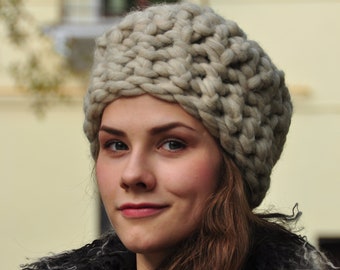 Kosakenmütze Kubanka, russische Mütze Papakha, Frauen Wollstrickmütze für den Winter