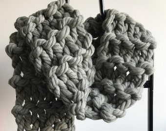 Bufanda de punto gigante. Capucha de punto extragrande de hilo de lana merino súper gruesa. Calentador de cuello tejido con brazos largos y voluminosos. regalo de navidad para mamá