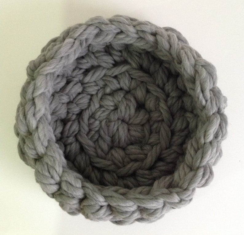 Crochet pet bed Cozy wool pet cave Gray col.5502 image 4