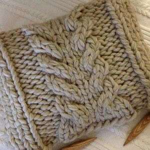 Big yarn pillow knit kit, DIY knitting kit, Big yarn cushion knit kit, Chunky yarn pillow DIY, cable knit pillow pattern, diy wool project image 4