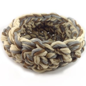 Round crochet cat bed cave size S 14 inch 35 cm, Merino wool  mixed col.5504