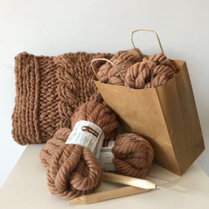 Big yarn pillow knit kit, DIY knitting kit, Big yarn cushion knit kit, Chunky yarn pillow DIY, cable knit pillow pattern, diy wool project image 2