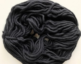 Dark brown yarn Chunky merino wool Bulky weight # 6 Thick yarn for chunky knit Brown black col.5243
