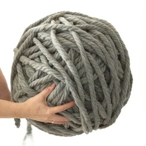 Super jumbo yarn 7 Arm knitting yarn Giant wool yarn for chunky knit Gray col.5502