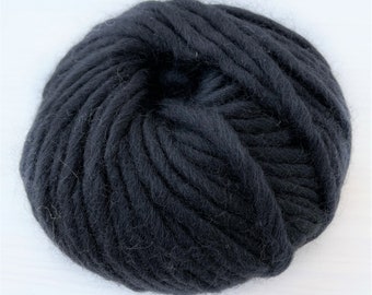 Black chunky yarn Super bulky merino wool yarn Weight #6 Chunky merino wool col.5250