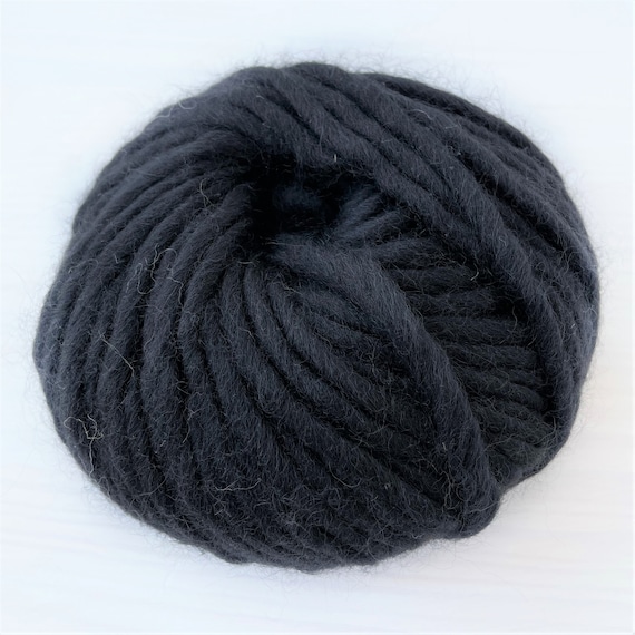 Black Chunky Yarn Super Bulky Merino Wool Yarn Weight 6 Chunky