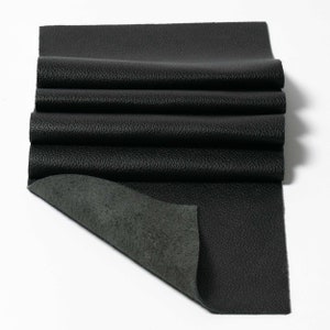 Peças do painel de grãos superiores de couro preto 3-3,5 onças. (1,2-1,4 mm) Ótimo para pequenas bolsas de artigos de couro, brincos, etiquetas, marcas de livros