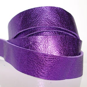 Striscia di pelle viola metallizzato 3-3,5 once. Rifiniture in pelle Artigianato in pelle Creazione di gioielli Bracciali Accessori per cinturini per cappelli Cinturino per orologio in pelle