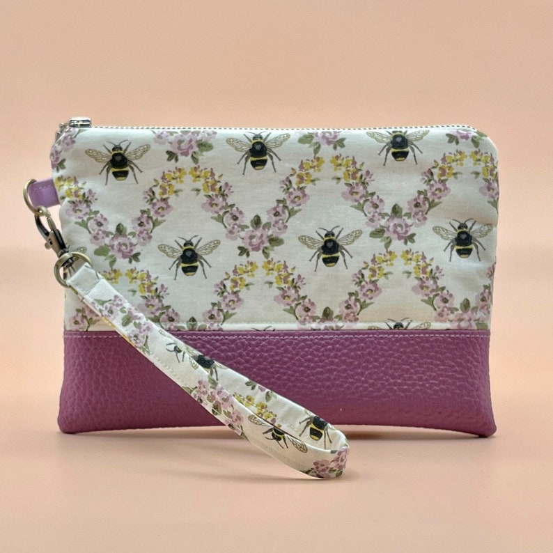 Wristlet wallet bee matches the coin purse clasp.