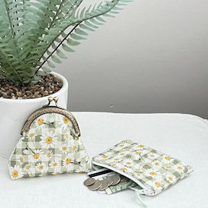 Daisy Coin Purse: Kiss Clasp or Zipper Pouch, Gift for Gardener