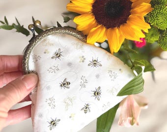 Bee Coin Purse Kiss Clasp Vintage Metal Frame Closure Snap Wallet Coin Pouch Change Holder Card Organizer Bridesmaid Gift Honeybee Design