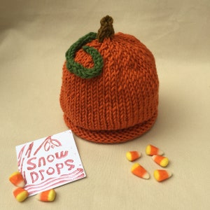Sombrero de calabaza recién nacido, gorro recién nacido, regalo de bebé de octubre, sombrero de punto para recién nacidos, gorra de bebé, gorro de calabaza, sombrero de calabaza, bebé de Halloween, sombrero de lana