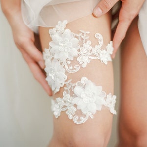 Ivory floral lace wedding garter set with 3D flowers, pearl garter set, floral lace garter, beaded lace wedding garter, Style G24