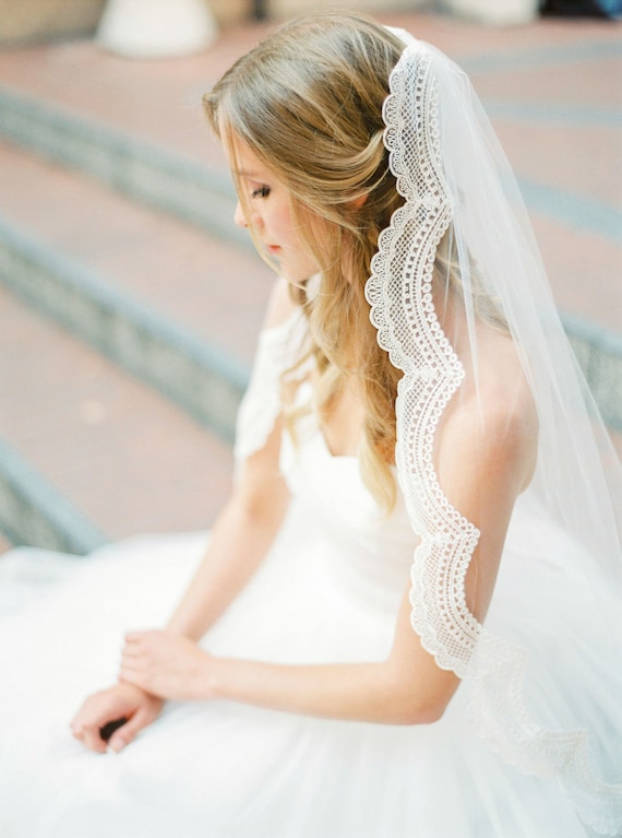 Perfect Bridal Ivory Single Tier Corded Lace Edge Veil