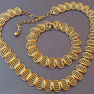 Vintage TRIFARI Gold Tone Necklace and Bracelet Set - 1960s Jewelry