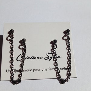 Boucles oreilles doubles trous avec chaîne nickel noire, Tiges d'oreilles pour deux trous percés reliées par une chaîne noire (BOD855)