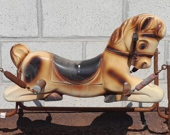 大型ヴィンテージロッキングホース、プラスチックブロー成形馬、金属