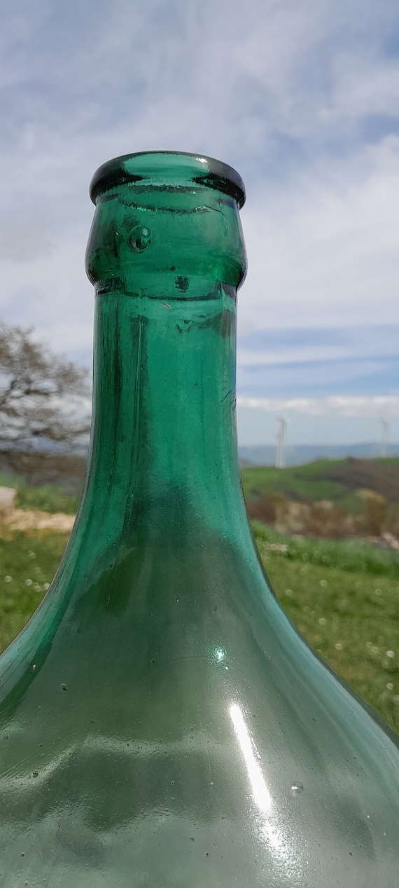 Ein Paar Ballons aus neapolitanischem Glas, große Vintage-Glasflaschen, große Schalen, große Flaschen für Olivenöl, Demijohns, Landhausstil