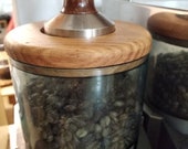 Wooden lid for coffee grinder and tamper rest