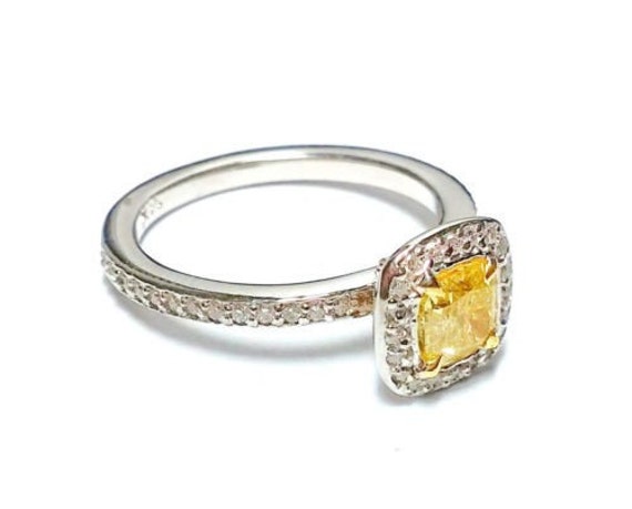 1.07ct ファンシーインテンスイエローダイヤモンドエンゲージリング