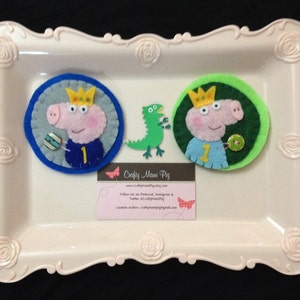 Prince George Pig party game prize or 1st birthday felt Badge with safety clasp broche pin or theme birthday party favor - PeppaPig inspired
